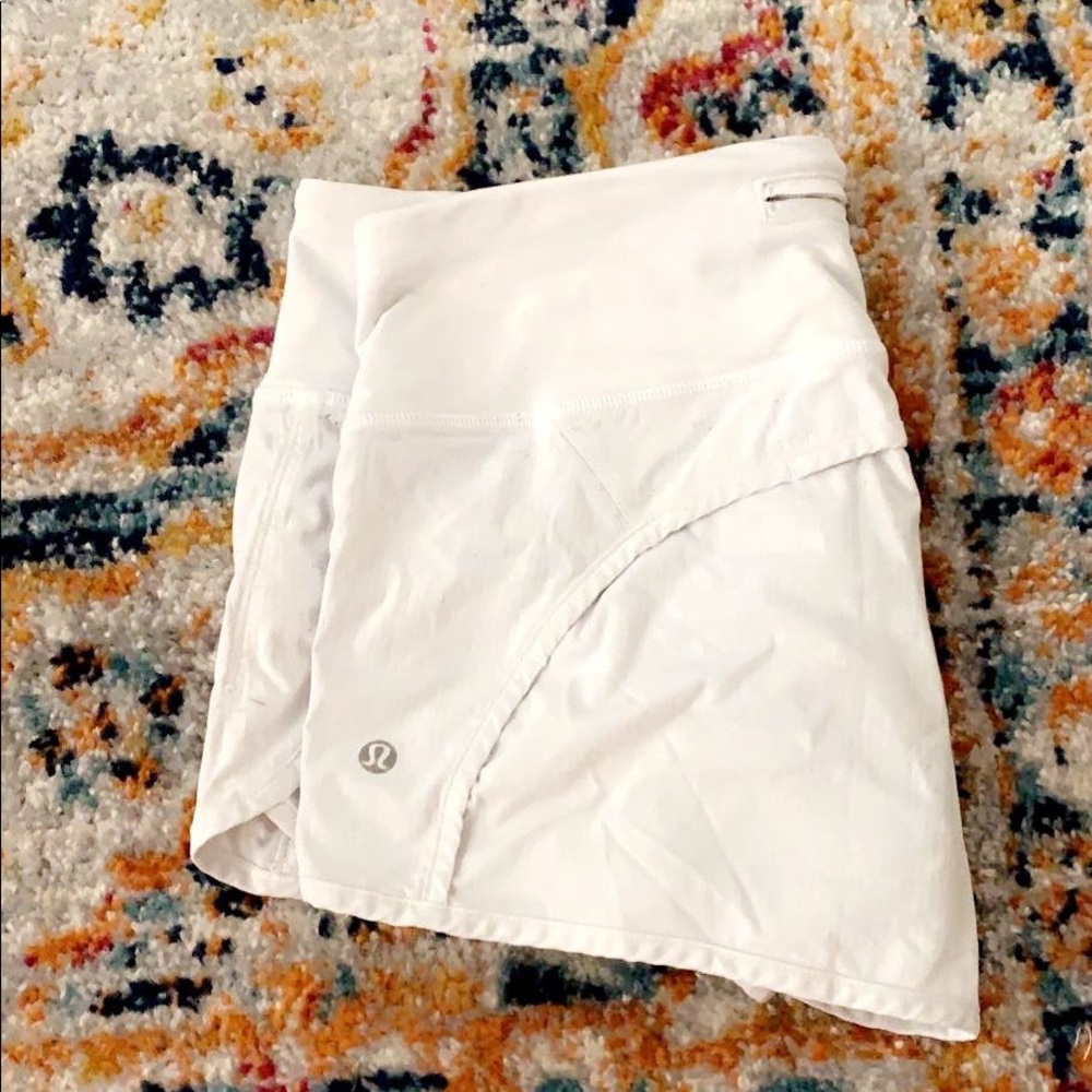 White speed up lululemon shorts